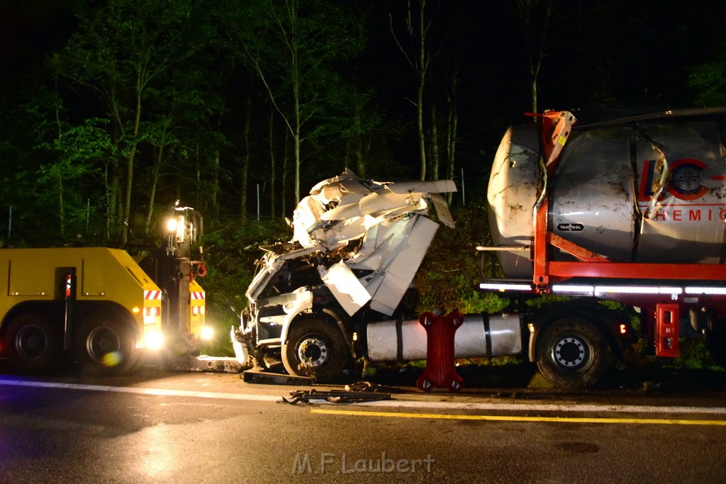 VU Gefahrgut LKW umgestuerzt A 4 Rich Koeln Hoehe AS Gummersbach P761.JPG - Miklos Laubert